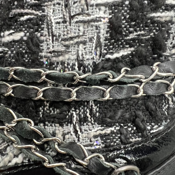 Inuikii Black White Tartan Tweed Sherpa lined chain detail Winter Boots EU 38/7 - Picture 13 of 14